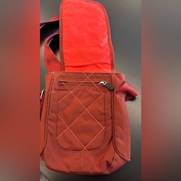 The North Face Geoface Crossbody Pouch passport travel bag - Picture 3 of 6